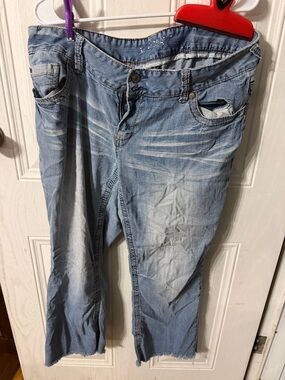 Light Wash Denim Capris - Classic Light Blue Women's Capris